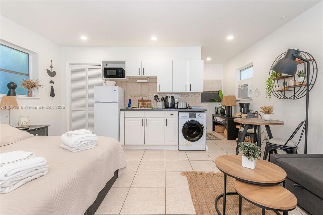 Active With Contract: $555,000 (0 beds, 0 baths, 1214 Square Feet)