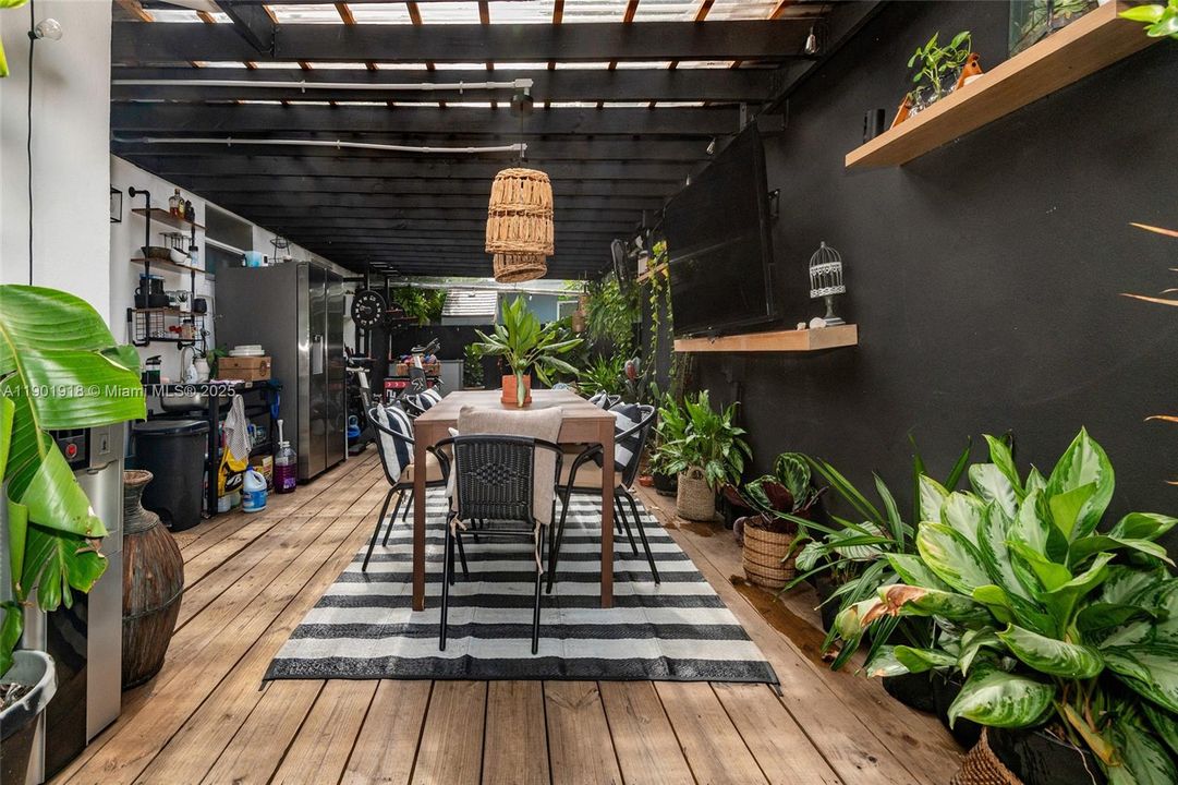 Active With Contract: $555,000 (0 beds, 0 baths, 1214 Square Feet)