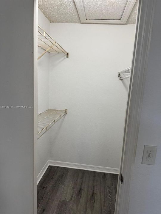 For Sale: $220,000 (1 beds, 1 baths, 743 Square Feet)