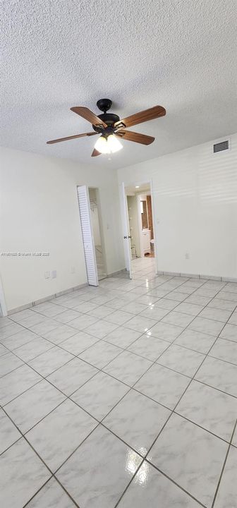 合同活跃: $2,075 (2 贝兹, 2 浴室, 812 平方英尺)