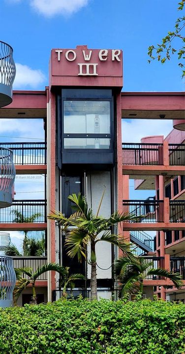 合同活跃: $2,075 (2 贝兹, 2 浴室, 812 平方英尺)