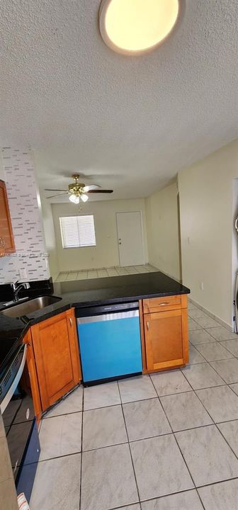 合同活跃: $2,075 (2 贝兹, 2 浴室, 812 平方英尺)