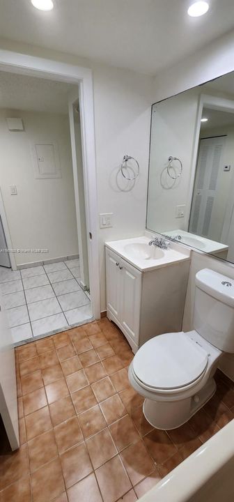 合同活跃: $2,075 (2 贝兹, 2 浴室, 812 平方英尺)