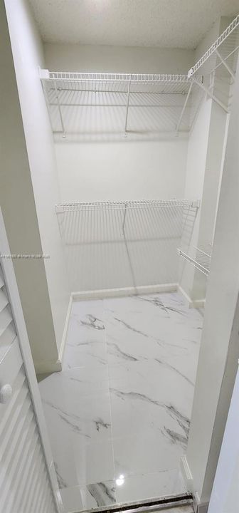 合同活跃: $2,075 (2 贝兹, 2 浴室, 812 平方英尺)