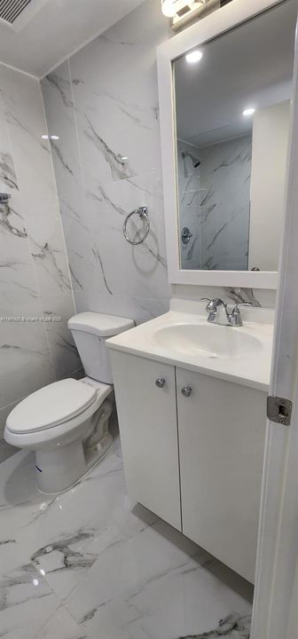 合同活跃: $2,075 (2 贝兹, 2 浴室, 812 平方英尺)