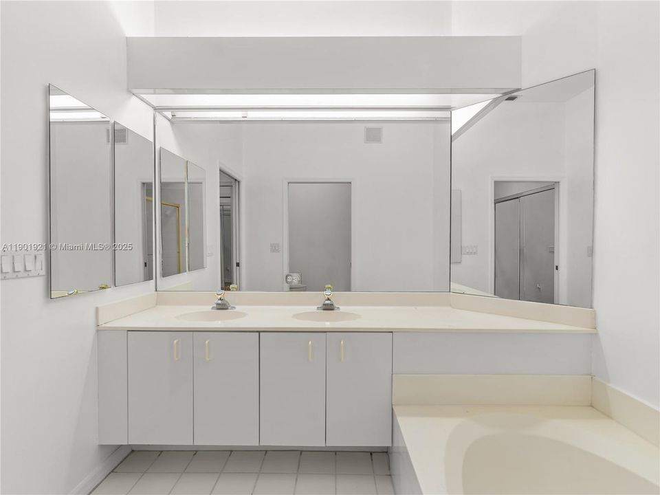 待售: $379,000 (2 贝兹, 2 浴室, 1580 平方英尺)