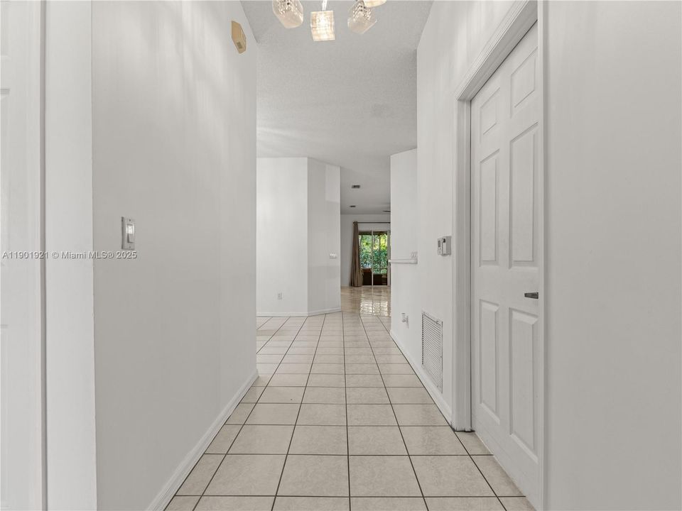 待售: $379,000 (2 贝兹, 2 浴室, 1580 平方英尺)