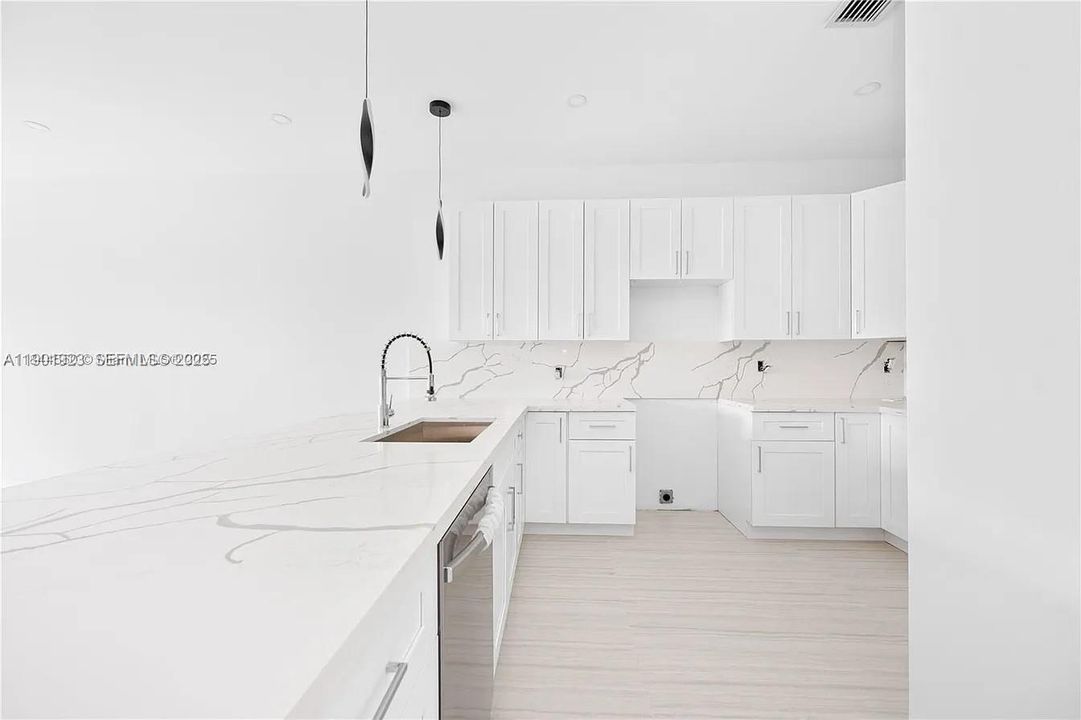 For Rent: $3,600 (3 beds, 2 baths, 1335 Square Feet)