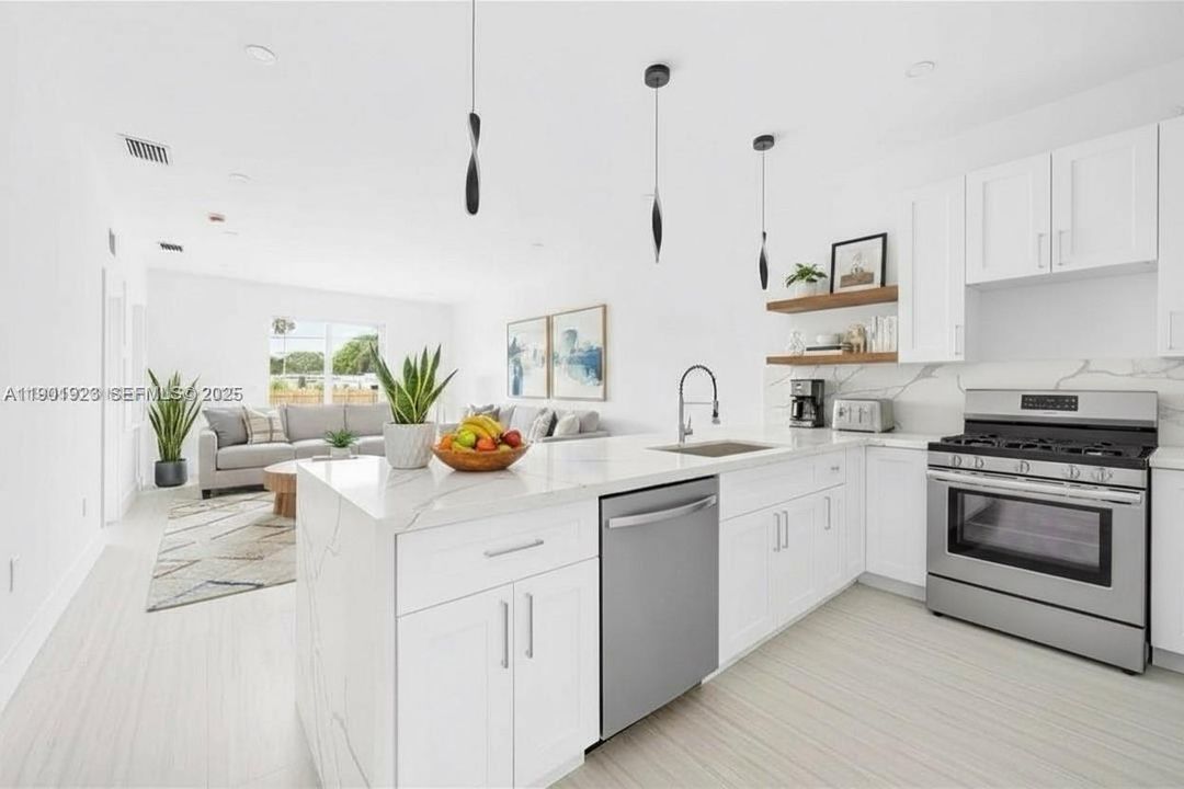 For Rent: $3,600 (3 beds, 2 baths, 1335 Square Feet)