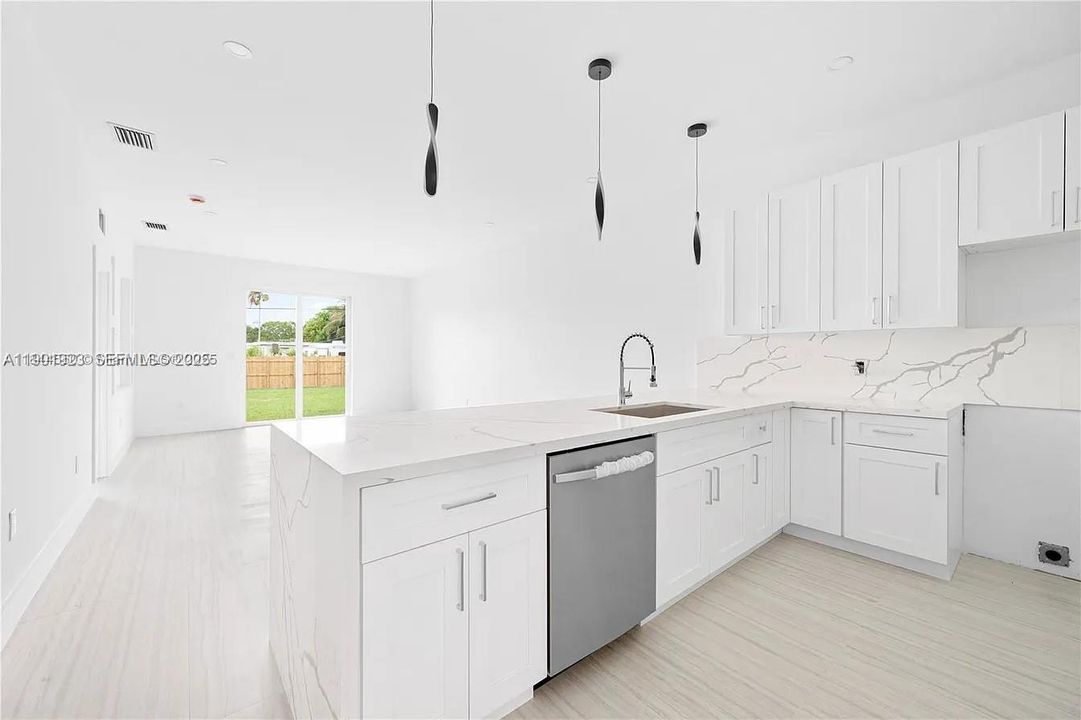 For Rent: $3,600 (3 beds, 2 baths, 1335 Square Feet)