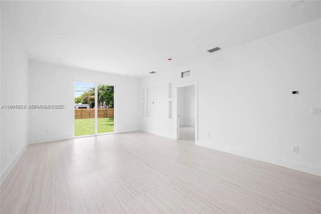 For Rent: $3,600 (3 beds, 2 baths, 1335 Square Feet)