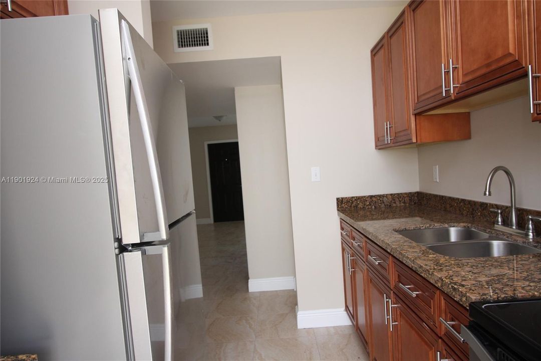 For Rent: $3,100 (4 beds, 1 baths, 1114 Square Feet)