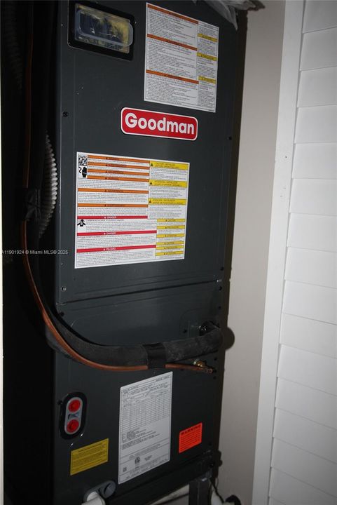 For Rent: $3,100 (4 beds, 1 baths, 1114 Square Feet)