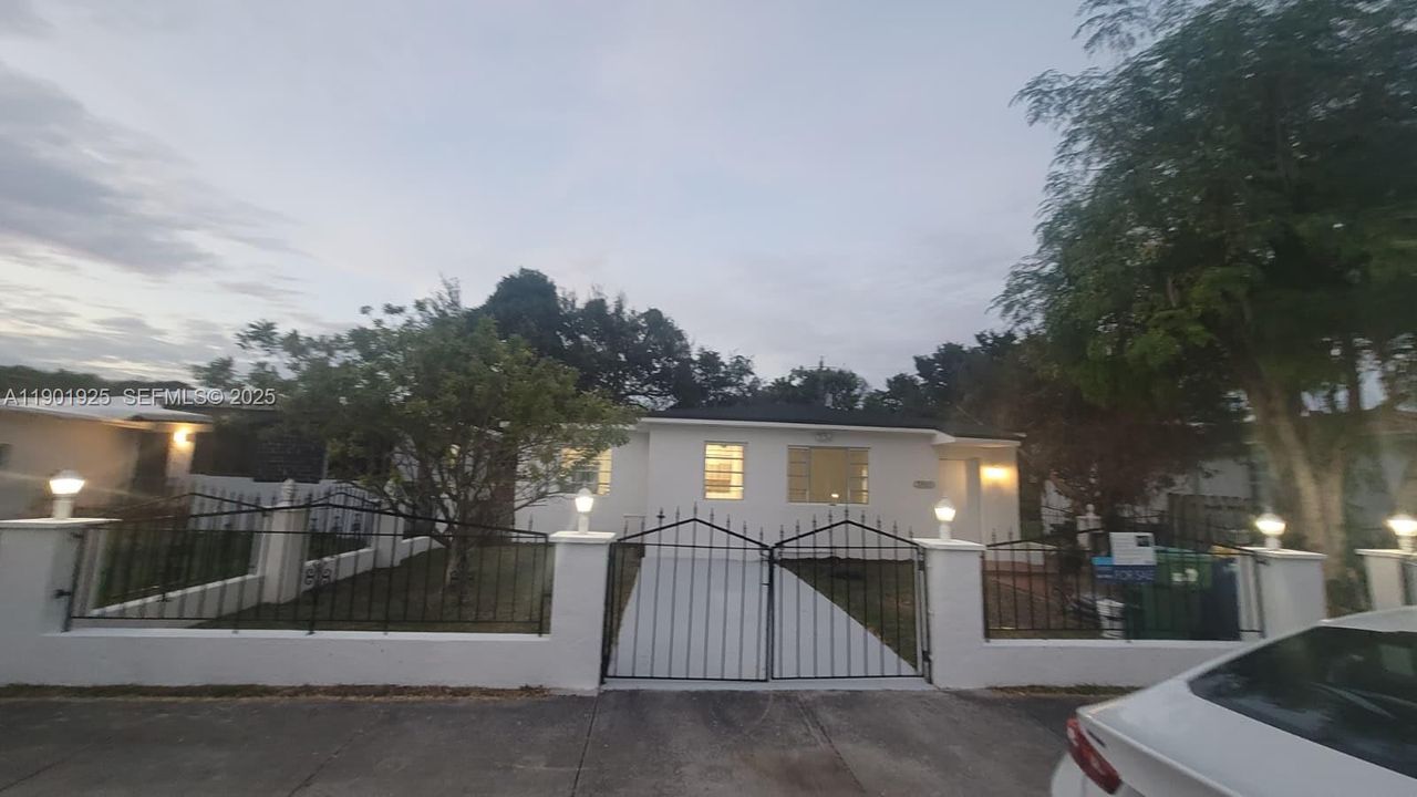For Sale: $525,000 (4 beds, 2 baths, 1805 Square Feet)