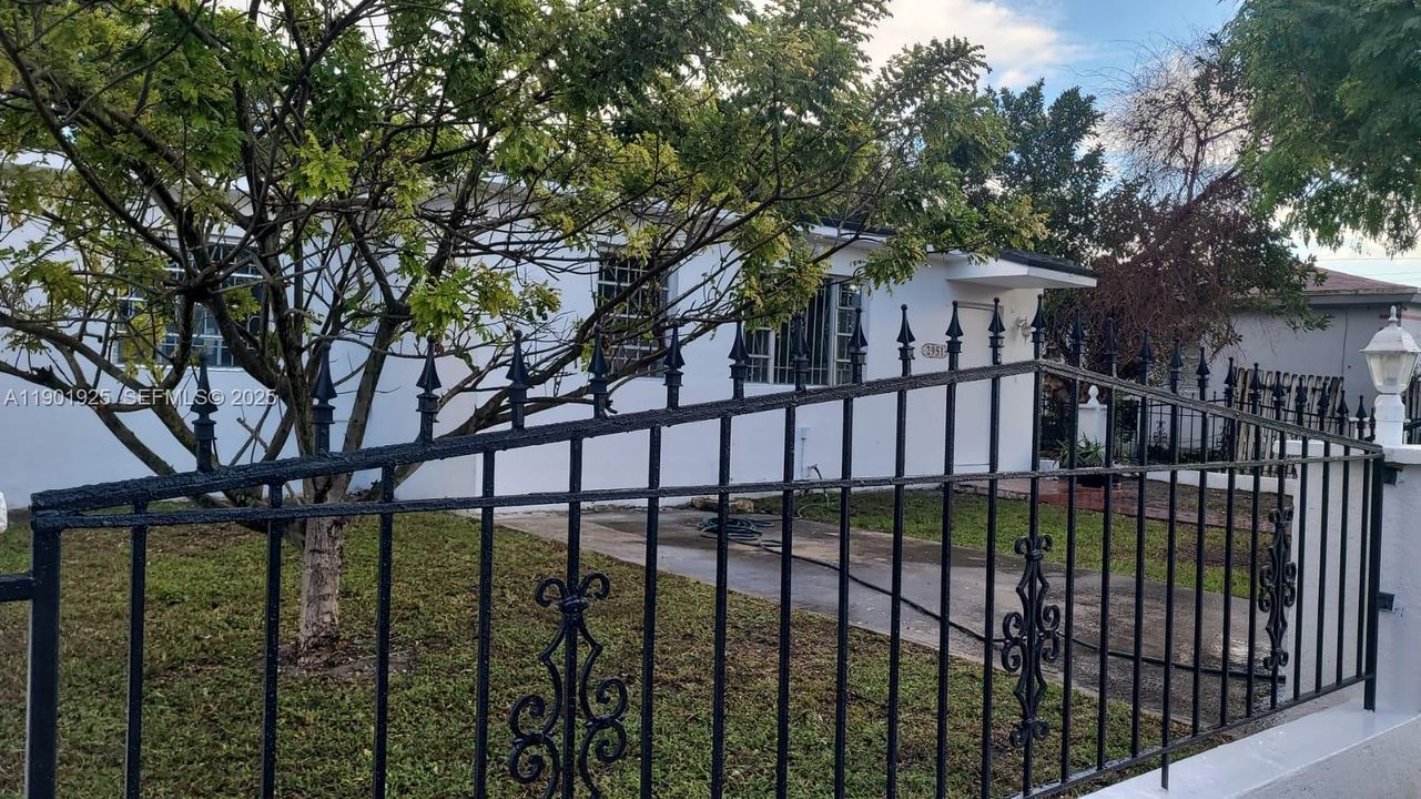 For Sale: $525,000 (4 beds, 2 baths, 1805 Square Feet)