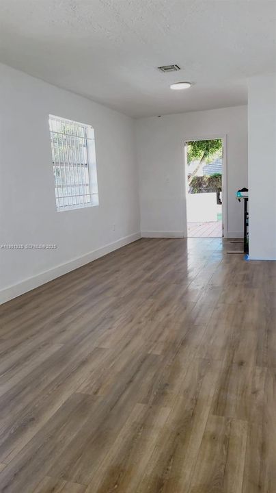 For Sale: $525,000 (4 beds, 2 baths, 1805 Square Feet)