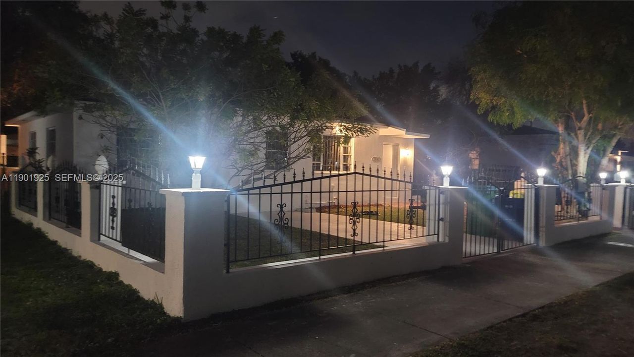 For Sale: $525,000 (4 beds, 2 baths, 1805 Square Feet)