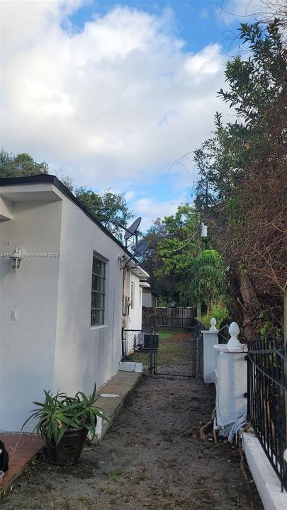 For Sale: $525,000 (4 beds, 2 baths, 1805 Square Feet)