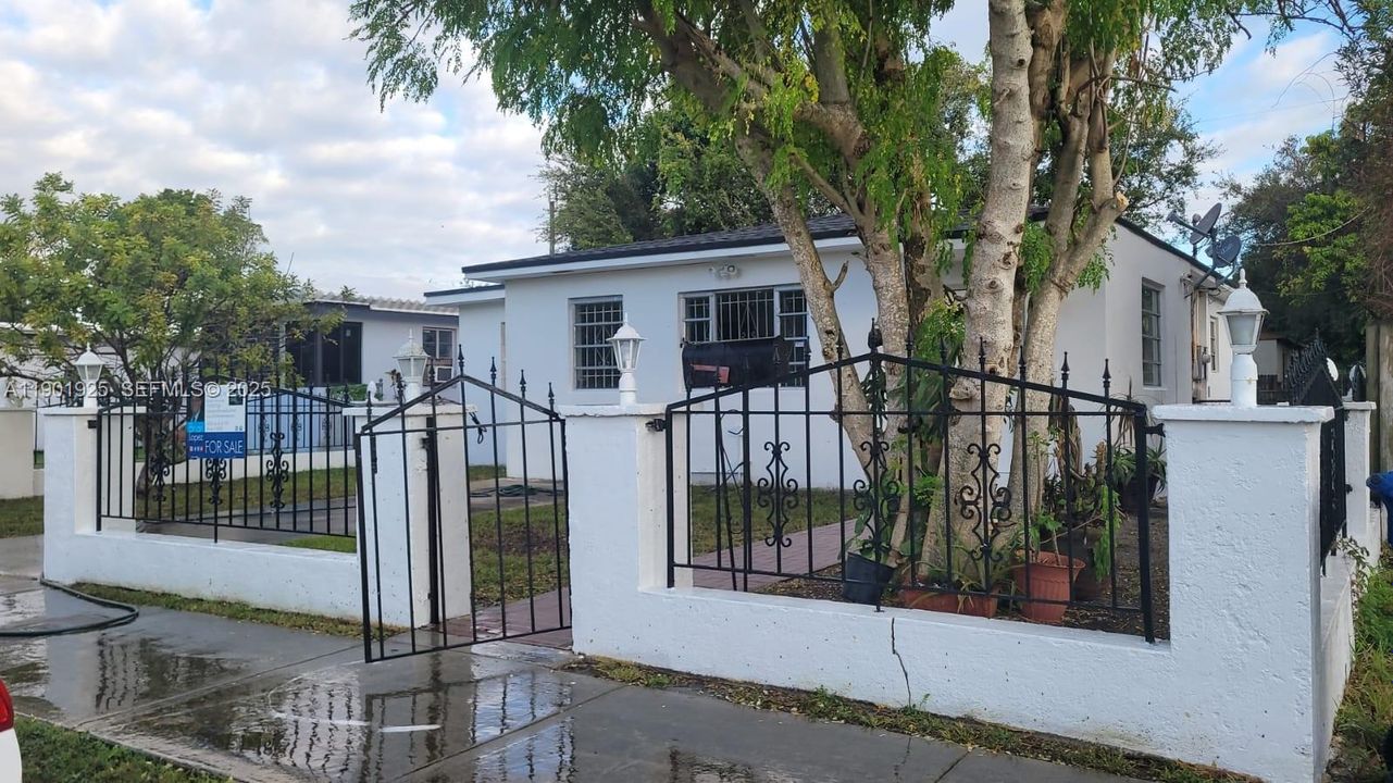 For Sale: $525,000 (4 beds, 2 baths, 1805 Square Feet)