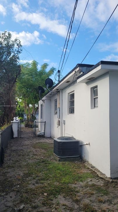 For Sale: $525,000 (4 beds, 2 baths, 1805 Square Feet)