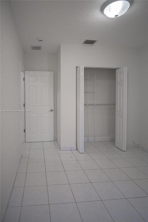 最近售出: $789,999 (5 贝兹, 3 浴室, 2421 平方英尺)