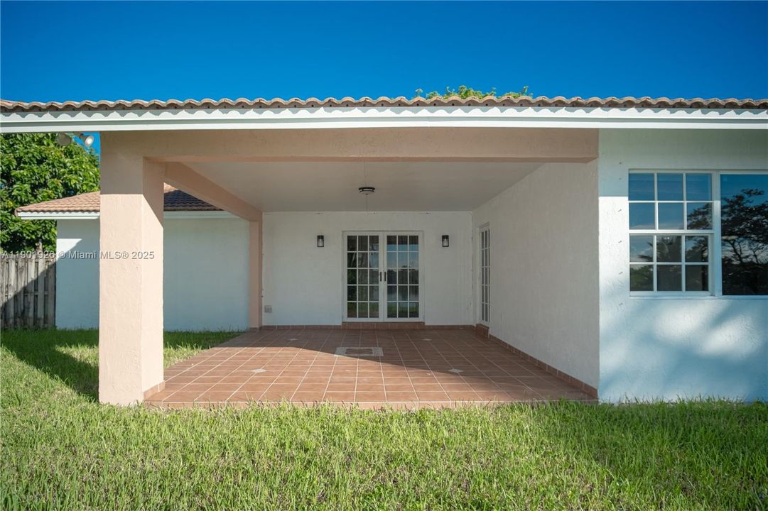 最近售出: $789,999 (5 贝兹, 3 浴室, 2421 平方英尺)