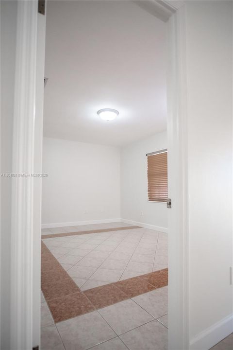 最近售出: $789,999 (5 贝兹, 3 浴室, 2421 平方英尺)