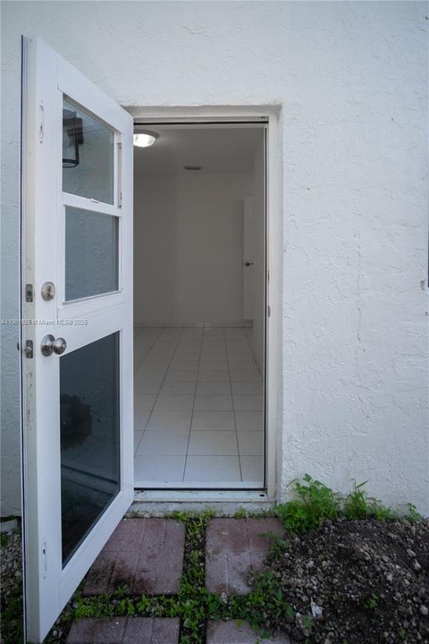 最近售出: $789,999 (5 贝兹, 3 浴室, 2421 平方英尺)