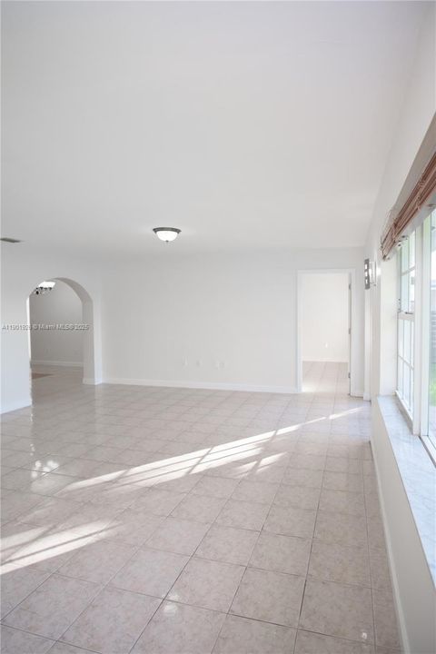 最近售出: $789,999 (5 贝兹, 3 浴室, 2421 平方英尺)