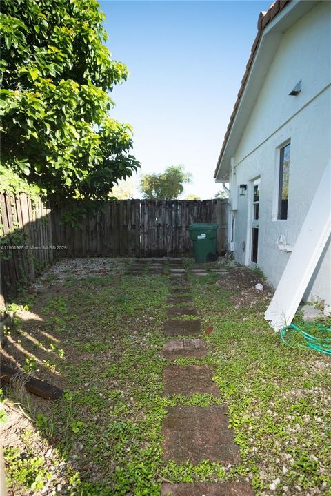 最近售出: $789,999 (5 贝兹, 3 浴室, 2421 平方英尺)