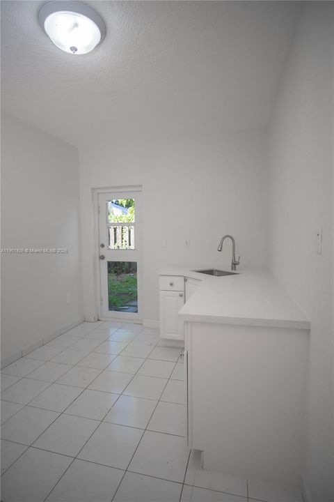 最近售出: $789,999 (5 贝兹, 3 浴室, 2421 平方英尺)