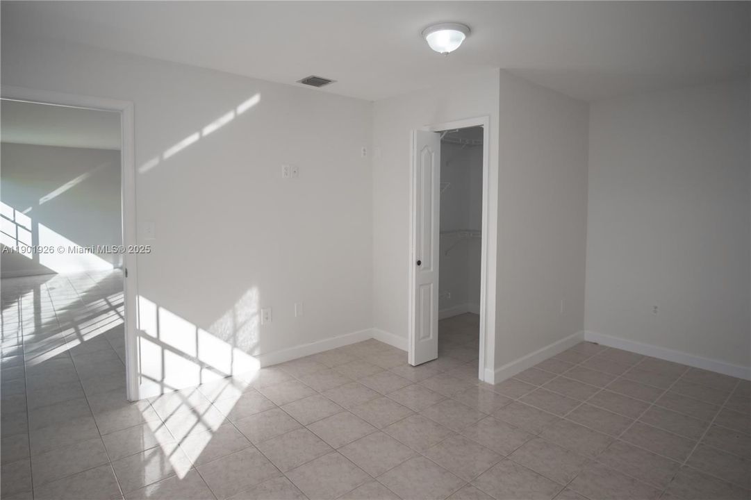 最近售出: $789,999 (5 贝兹, 3 浴室, 2421 平方英尺)