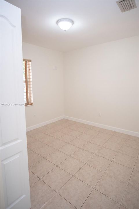 最近售出: $789,999 (5 贝兹, 3 浴室, 2421 平方英尺)