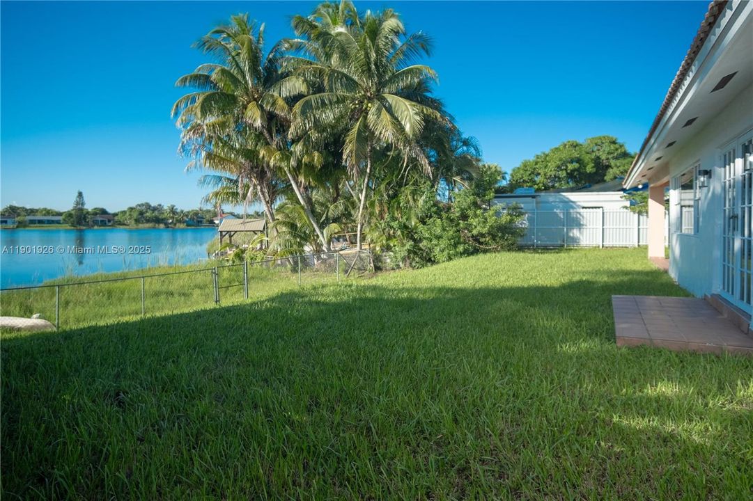 最近售出: $789,999 (5 贝兹, 3 浴室, 2421 平方英尺)