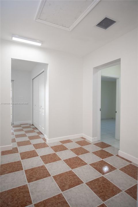 最近售出: $789,999 (5 贝兹, 3 浴室, 2421 平方英尺)