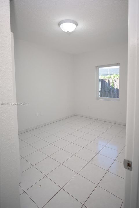 最近售出: $789,999 (5 贝兹, 3 浴室, 2421 平方英尺)