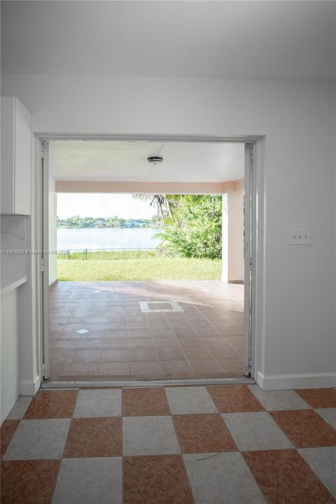 最近售出: $789,999 (5 贝兹, 3 浴室, 2421 平方英尺)