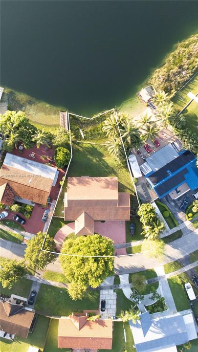 最近售出: $789,999 (5 贝兹, 3 浴室, 2421 平方英尺)