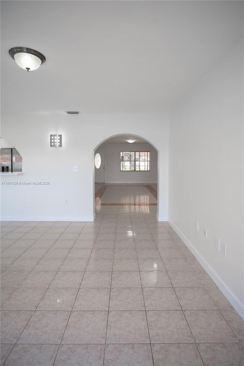 最近售出: $789,999 (5 贝兹, 3 浴室, 2421 平方英尺)