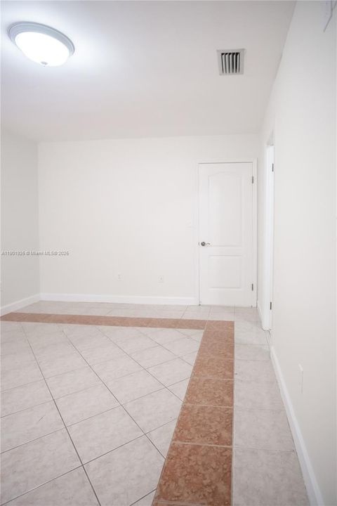 最近售出: $789,999 (5 贝兹, 3 浴室, 2421 平方英尺)