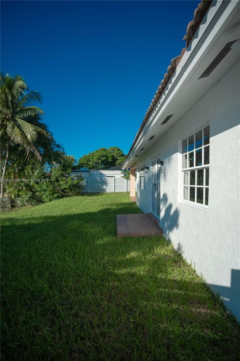 最近售出: $789,999 (5 贝兹, 3 浴室, 2421 平方英尺)