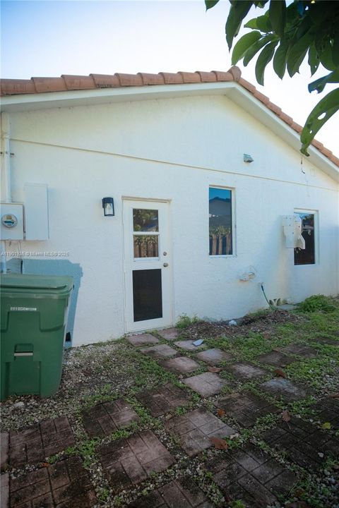 最近售出: $789,999 (5 贝兹, 3 浴室, 2421 平方英尺)