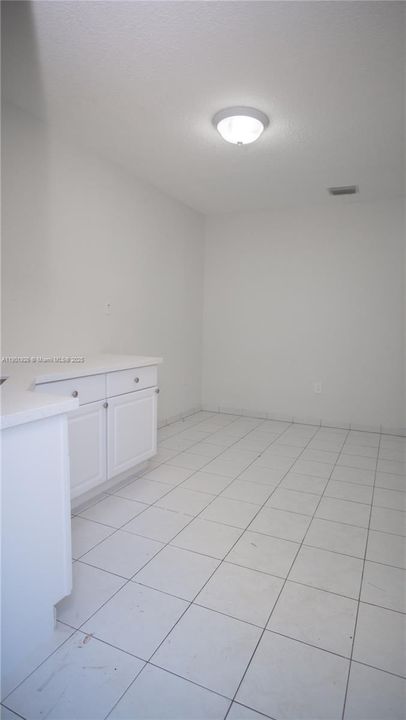 最近售出: $789,999 (5 贝兹, 3 浴室, 2421 平方英尺)