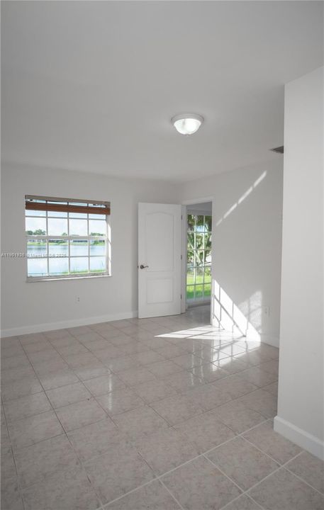 最近售出: $789,999 (5 贝兹, 3 浴室, 2421 平方英尺)