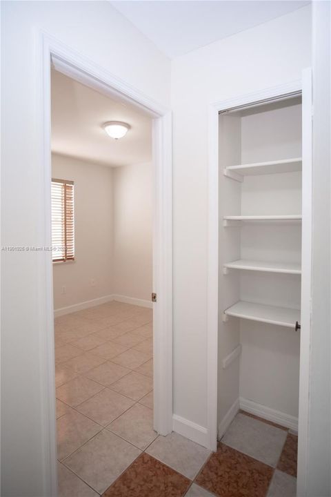 最近售出: $789,999 (5 贝兹, 3 浴室, 2421 平方英尺)