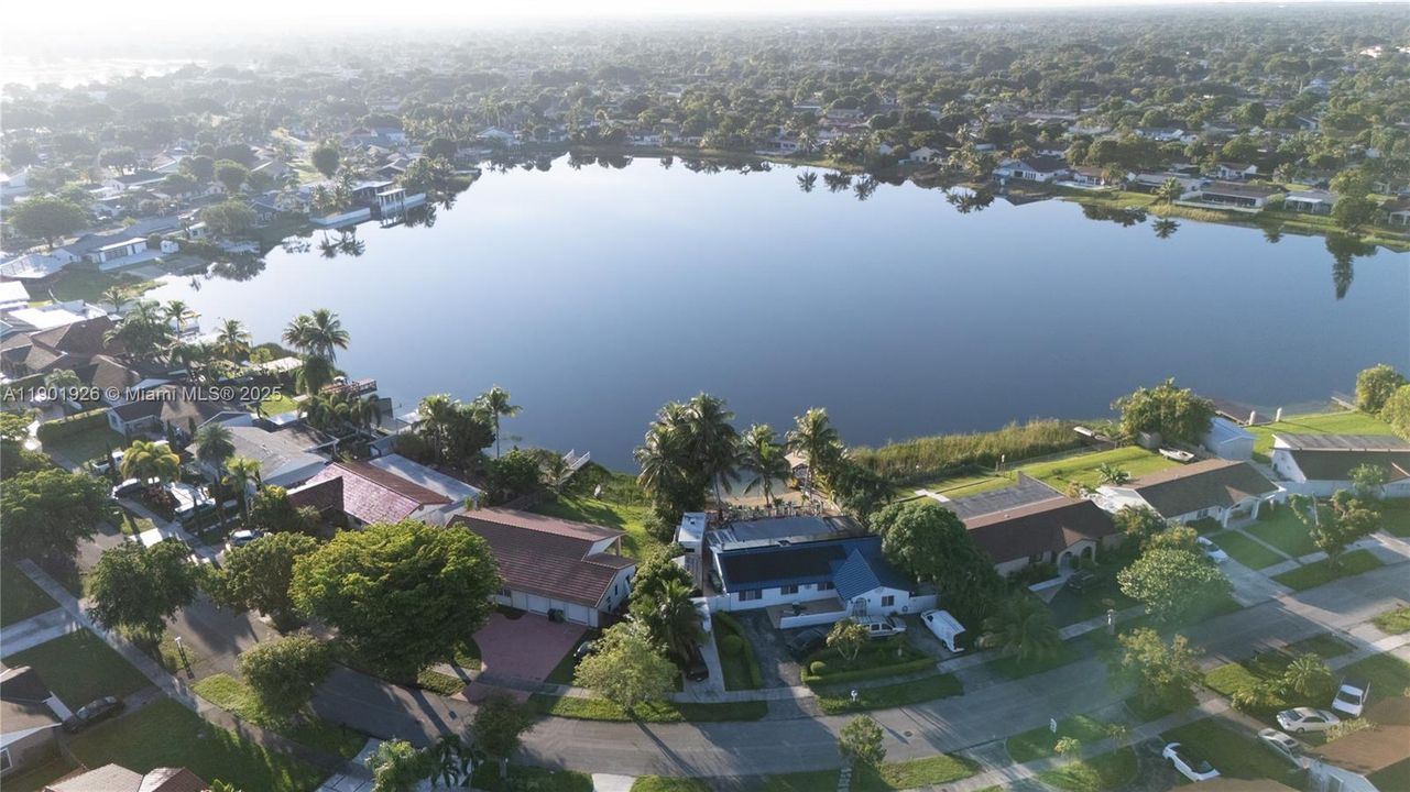 最近售出: $789,999 (5 贝兹, 3 浴室, 2421 平方英尺)