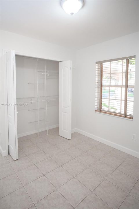 最近售出: $789,999 (5 贝兹, 3 浴室, 2421 平方英尺)