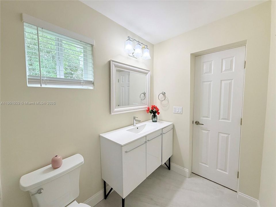 For Sale: $695,000 (5 beds, 4 baths, 2022 Square Feet)