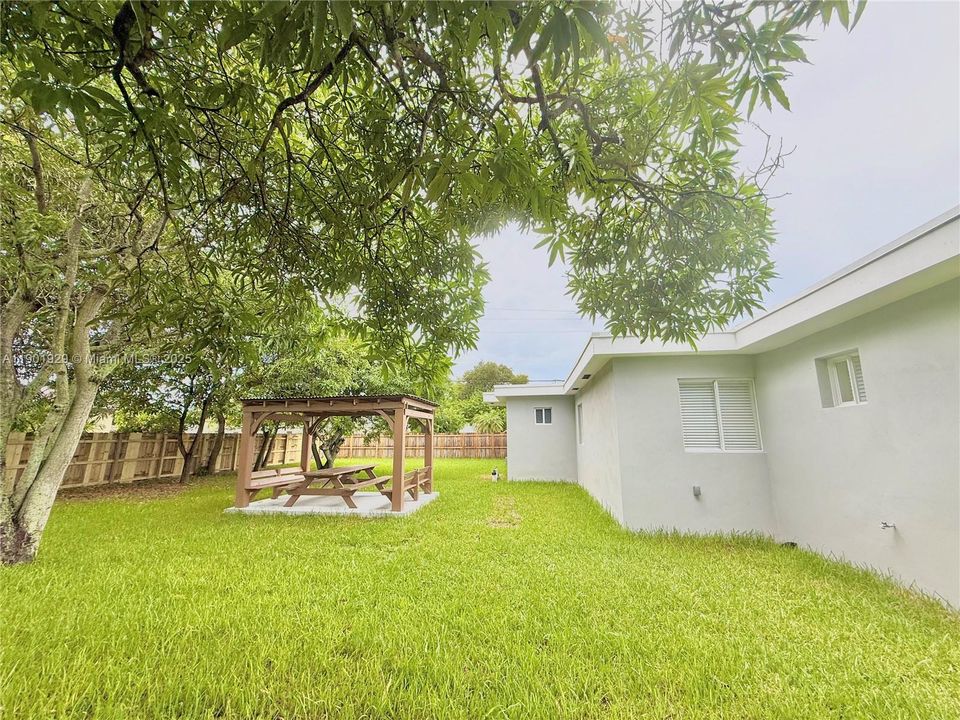 For Sale: $695,000 (5 beds, 4 baths, 2022 Square Feet)