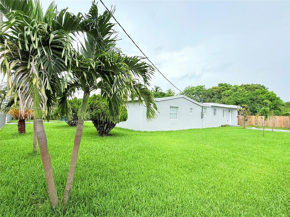 For Sale: $695,000 (5 beds, 4 baths, 2022 Square Feet)